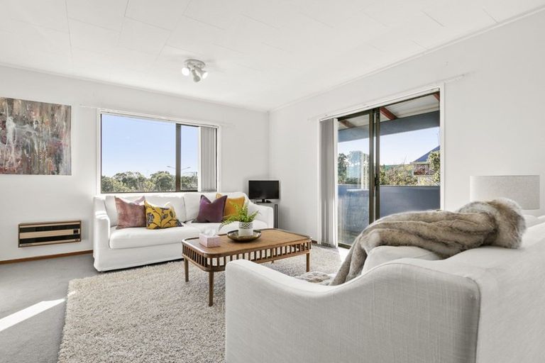 Photo of property in 19 Highland Park Drive, Highland Park, Auckland, 2010