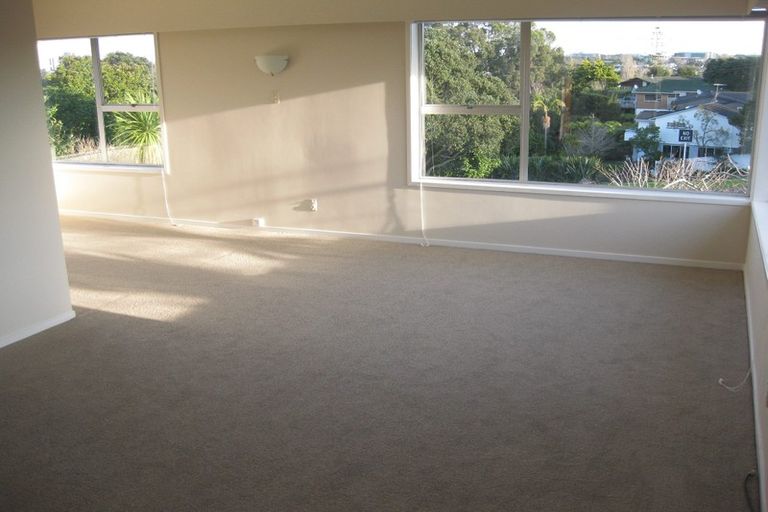 Photo of property in 1/8 Tobruk Crescent, Milford, Auckland, 0620