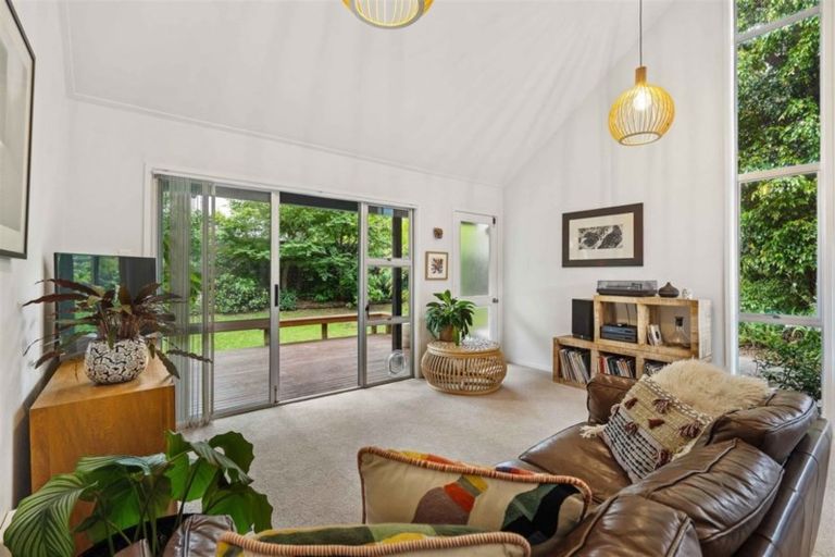 Photo of property in 1/41 Ravenwood Drive, Forrest Hill, Auckland, 0620