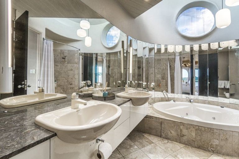 Photo of property in 105 Aeroview Drive, Beach Haven, Auckland, 0626