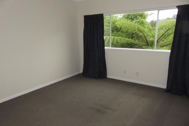 Photo of property in 27 Stewart Drive, Newlands, Wellington, 6037
