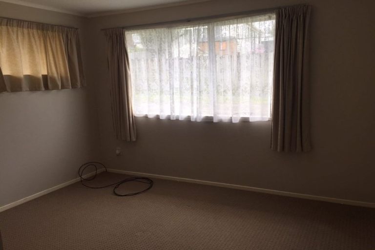 Photo of property in 28 Waimumu Road, Massey, Auckland, 0614