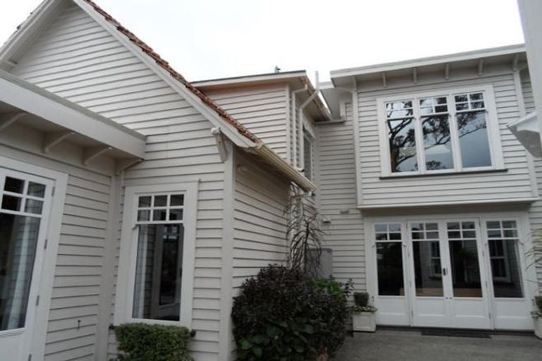 Photo of property in 29 Fairview Crescent, Kelburn, Wellington, 6012