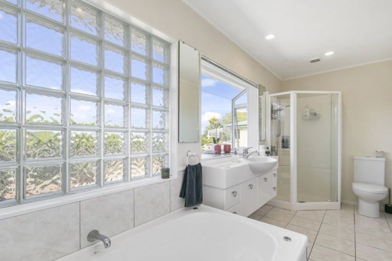 Photo of property in 7 Acacia Avenue, Maungaraki, Lower Hutt, 5010