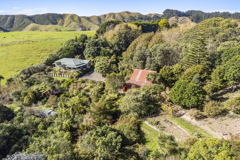 Photo of property in 35 Sunglo Terrace, Otaki, 5512