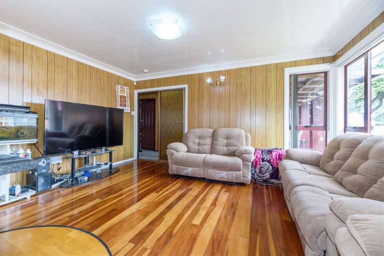 Photo of property in 9 Lloyd Avenue, Papatoetoe, Auckland, 2025