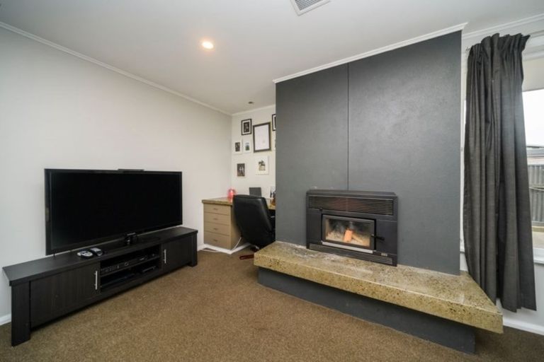 Photo of property in 53 Sutherland Crescent, Westbrook, Palmerston North, 4412