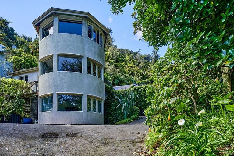 Photo of property in 30 Ferry Road, Days Bay, Lower Hutt, 5013