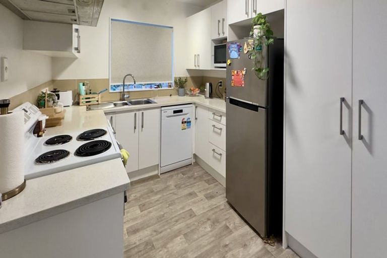 Photo of property in 2/5 Woodall Place, Totara Vale, Auckland, 0627