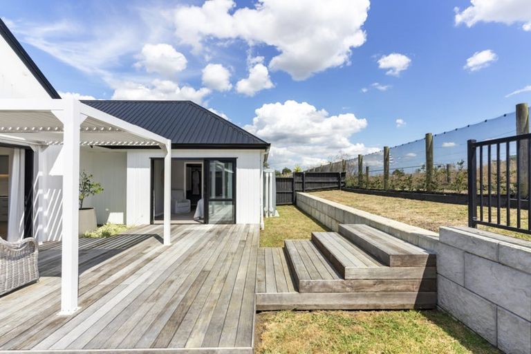 Photo of property in 10 Te Rata Boulevard, Karaka, 2124