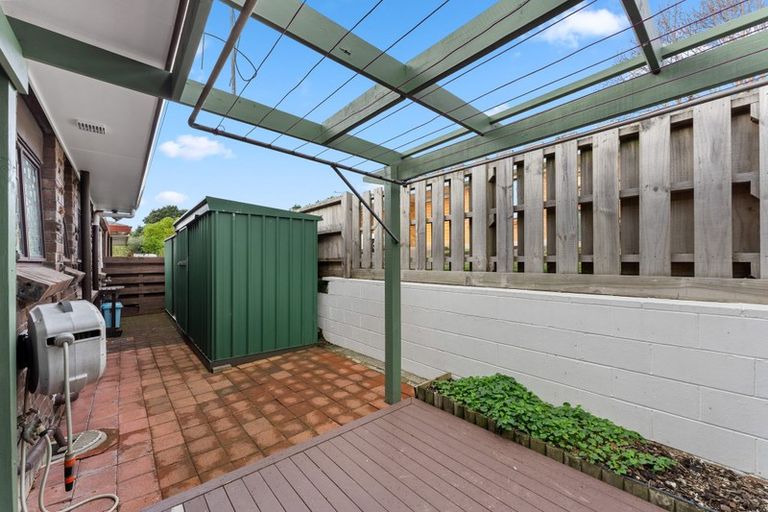 Photo of property in 2/41 Highland Drive, Highland Park, Auckland, 2010