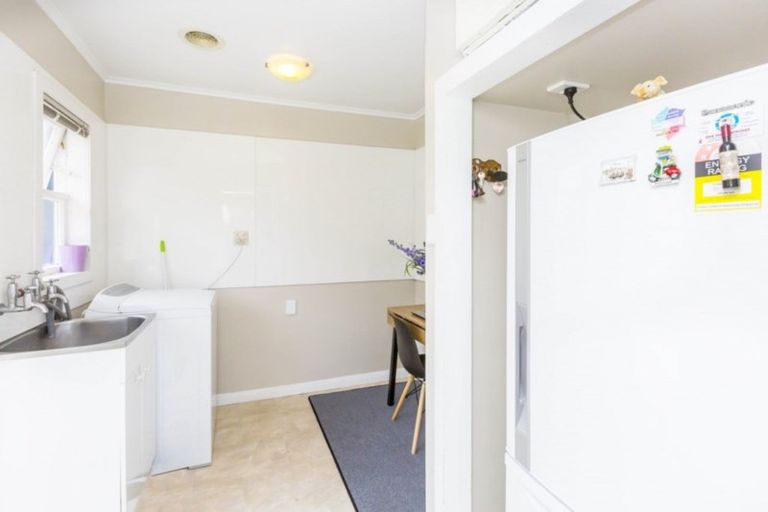 Photo of property in 68 Oakleigh Street, Maungaraki, Lower Hutt, 5010