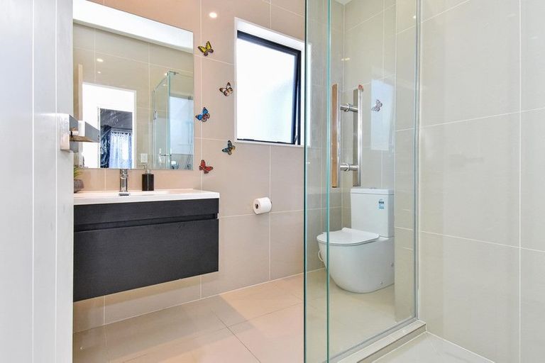 Photo of property in 8 Koroheke Road, Takanini, 2110