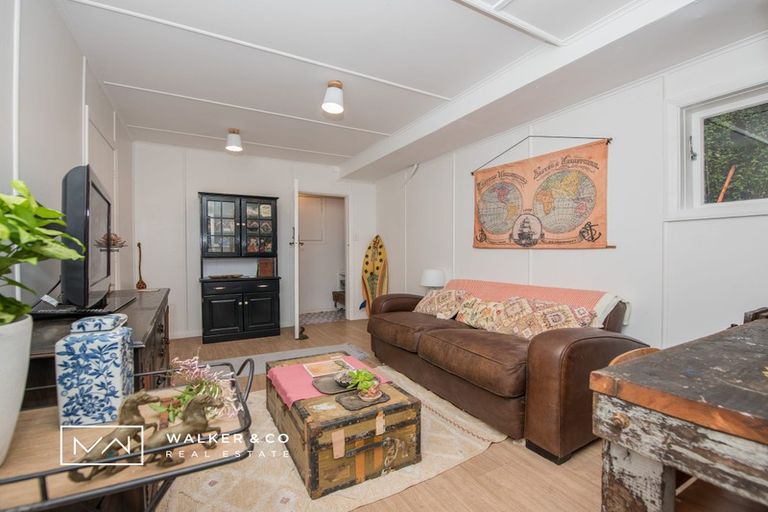 Photo of property in 97 Pinehaven Road, Pinehaven, Upper Hutt, 5019