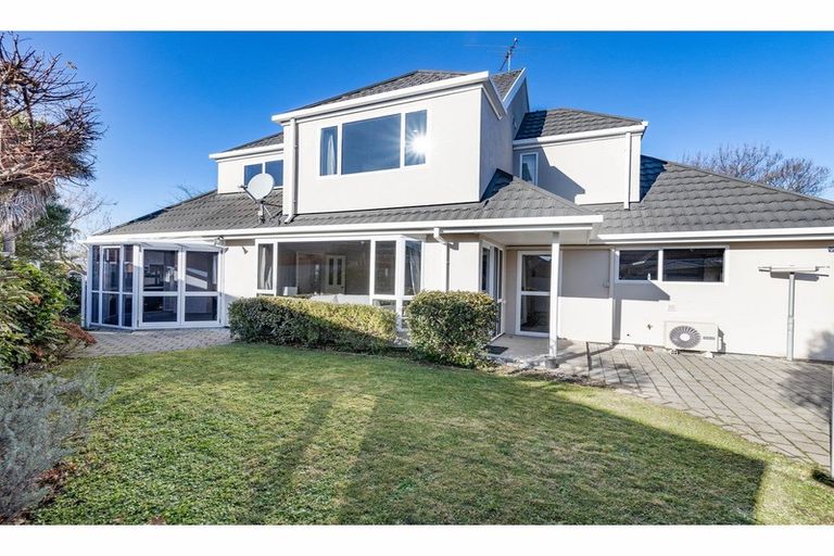 Photo of property in 2 Hatfield Place, Avonhead, Christchurch, 8042