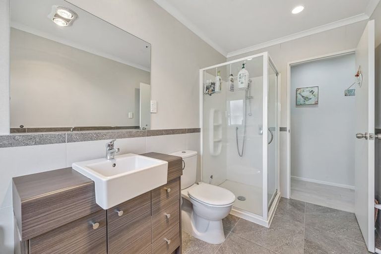 Photo of property in 10 Reno Way, Flat Bush, Auckland, 2016