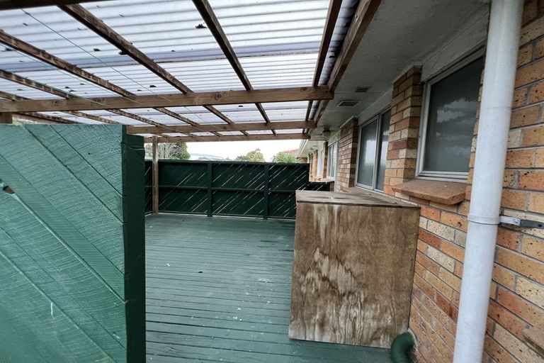 Photo of property in 2/2 Kathleen Street, Totara Vale, Auckland, 0627