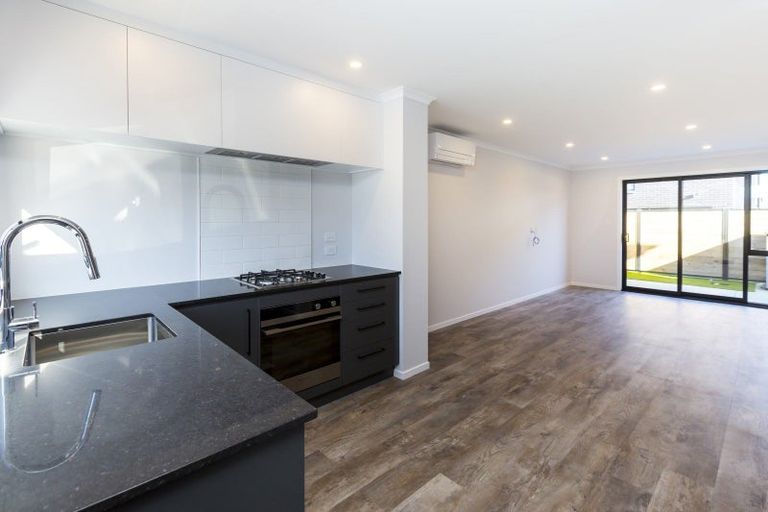 Photo of property in 5 Reakes Crescent, Wallaceville, Upper Hutt, 5018