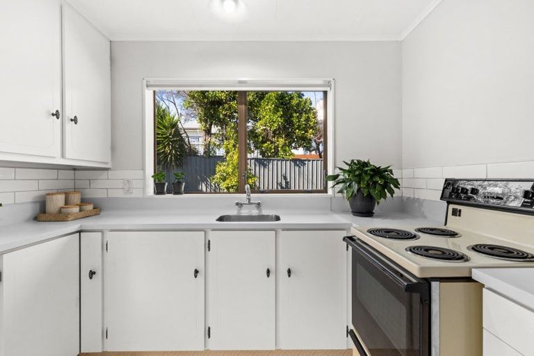 Photo of property in 2/46 Campbell Street, Havelock North, 4130