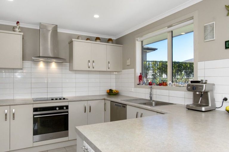 Photo of property in Waterview Estate, 53/4 Greystone Place, Omokoroa, 3114