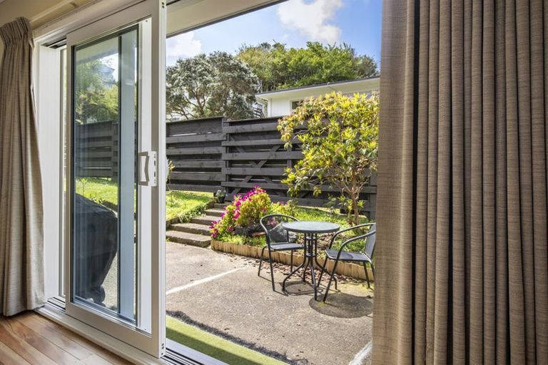 Photo of property in 18 Batchelor Street, Newlands, Wellington, 6037