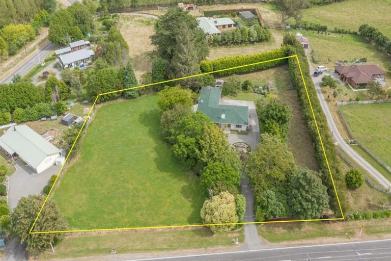 Photo of property in 470 Tararua Road, Levin, 5571
