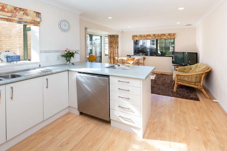 Photo of property in 1/70 Uxbridge Road, Mellons Bay, Auckland, 2014