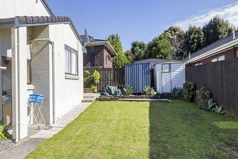 Photo of property in 2 Gardenia Grove, Half Moon Bay, Auckland, 2012