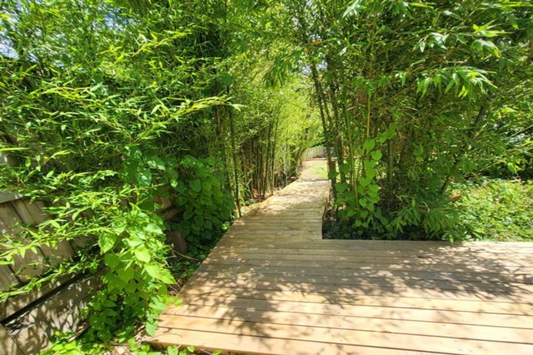 Photo of property in 2/13 Sunnyside Road, Sunnyvale, Auckland, 0612