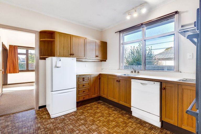 Photo of property in 131 Memorial Avenue, Burnside, Christchurch, 8053