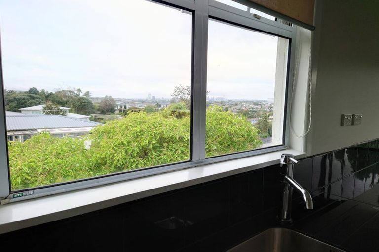 Photo of property in 1/80 Seaview Road, Castor Bay, Auckland, 0620