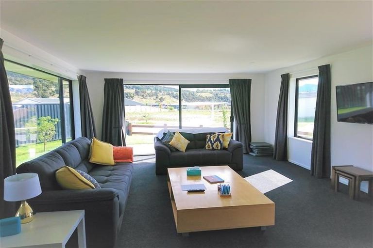Photo of property in 40 Marbleleaf Lane, Albert Town, Wanaka, 9305