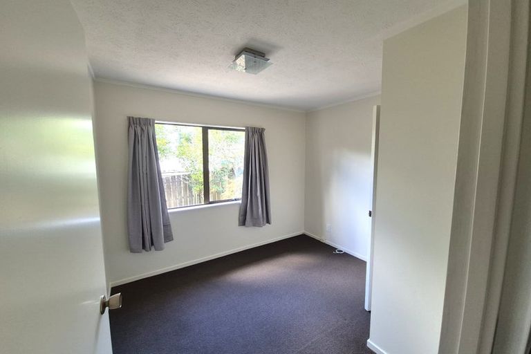 Photo of property in 1/33 Hale Crescent, Bayview, Auckland, 0629