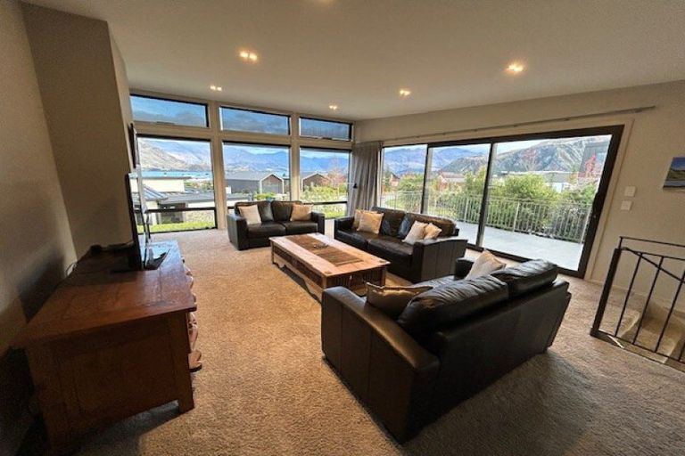 Photo of property in 1 Valley Crescent, Wanaka, 9305