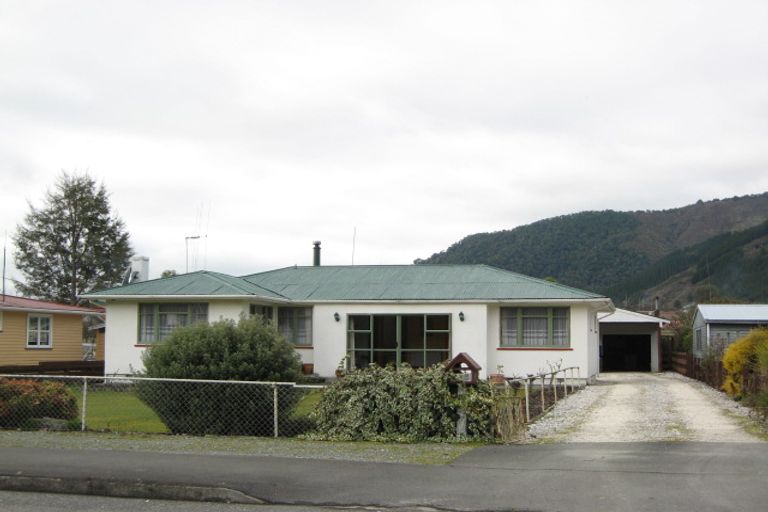 Photo of property in 133 Fairfax Street, Murchison, 7007