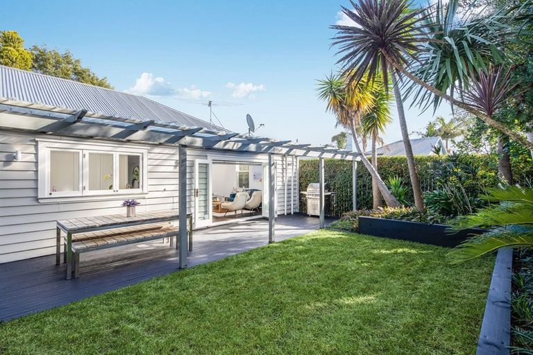 Photo of property in 33 Warnock Street, Westmere, Auckland, 1022