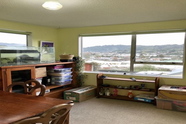 Photo of property in 15e Glen Road, Stokes Valley, Lower Hutt, 5019