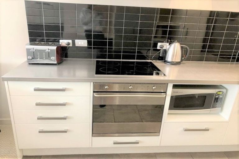 Photo of property in Portal Apartments, 1a/42 Cable Street, Te Aro, Wellington, 6011