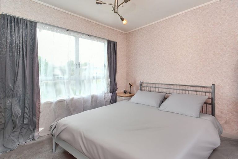 Photo of property in 43 Burundi Avenue, Clendon Park, Auckland, 2103