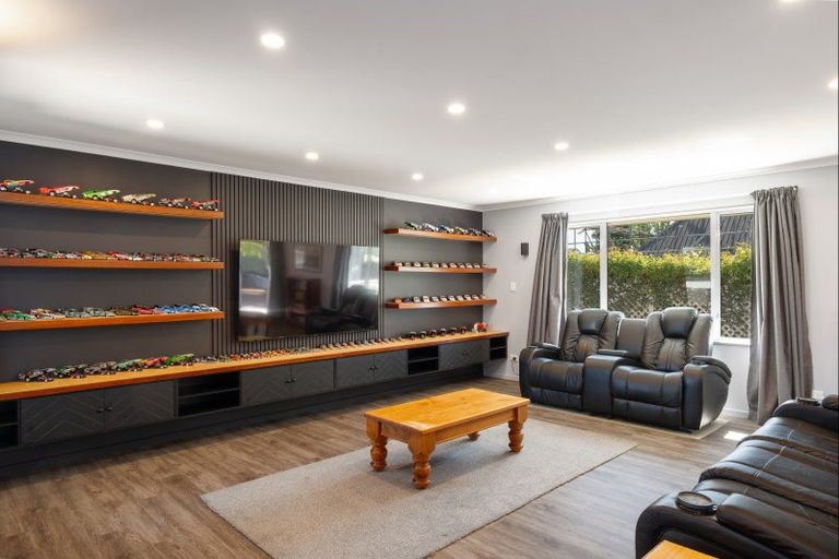 Photo of property in 100a Aorangi Road, Bryndwr, Christchurch, 8053