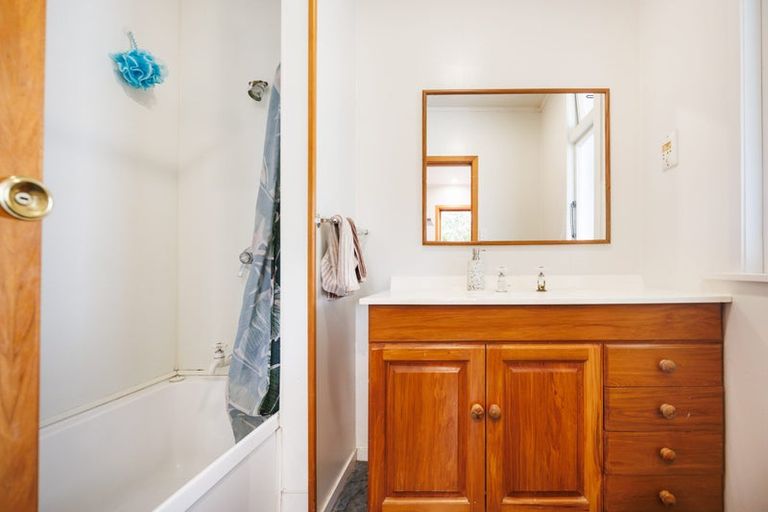 Photo of property in 6 Marne Street, Hokowhitu, Palmerston North, 4410