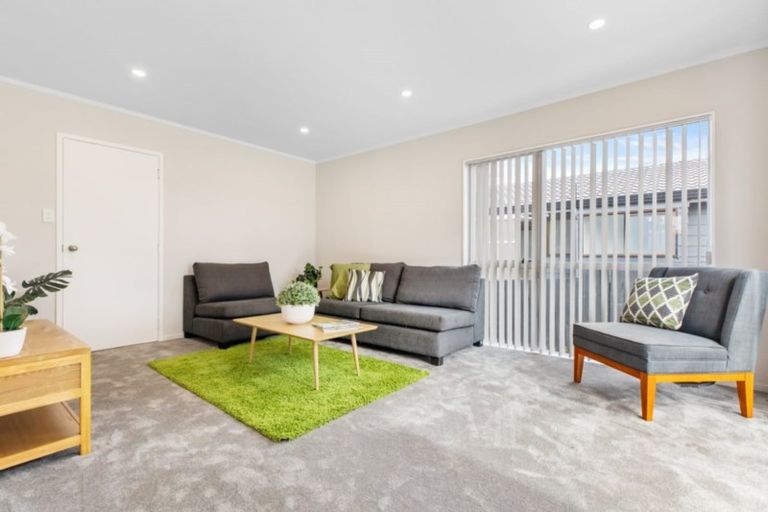 Photo of property in 2/25 Silver Creek Road, Weymouth, Auckland, 2103