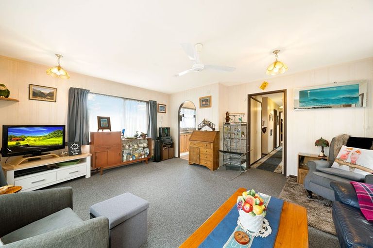 Photo of property in 2/30 Fraser Road, Narrow Neck, Auckland, 0624