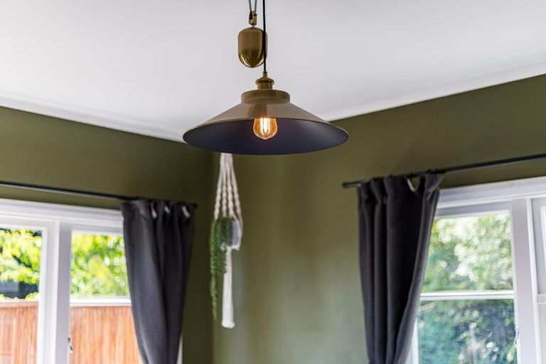 Photo of property in 17 Kiriwai Road, Paremata, Porirua, 5024