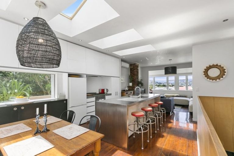 Photo of property in 26 Rodrigo Road, Kilbirnie, Wellington, 6022