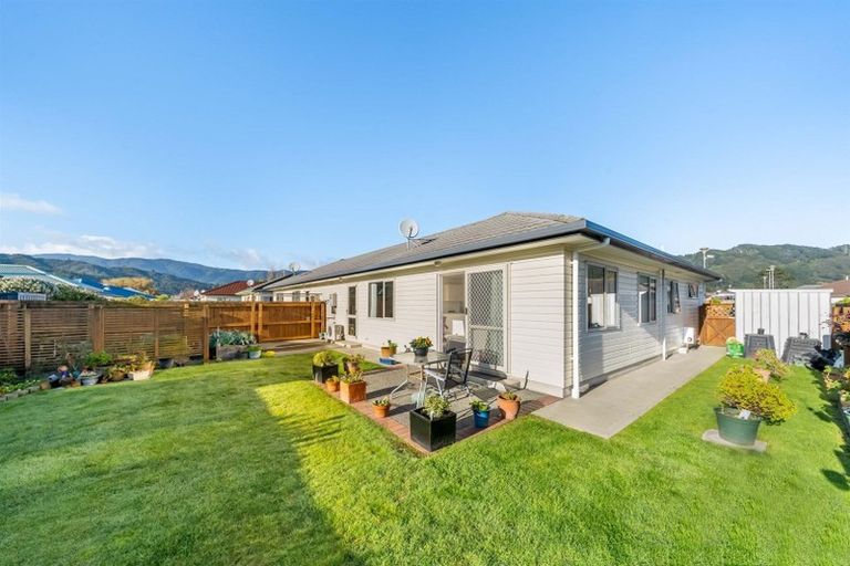 Photo of property in 2 Woodland Mews, Wainuiomata, Lower Hutt, 5014