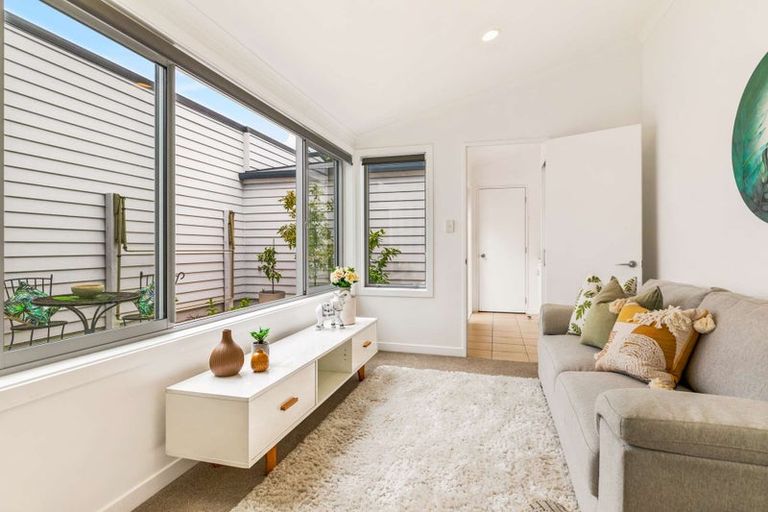 Photo of property in 36 Gunner Drive, Te Atatu Peninsula, Auckland, 0610