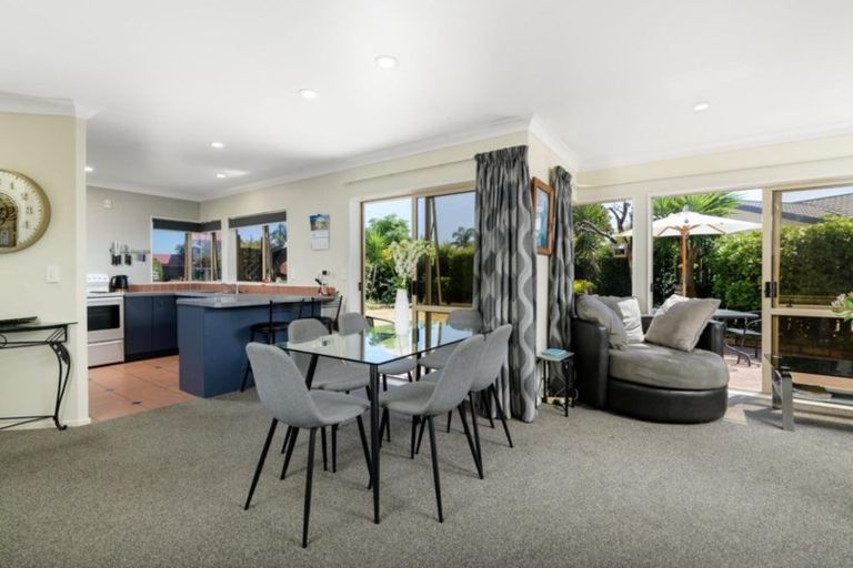 Photo of property in 5 Checketts Place, Papamoa Beach, Papamoa, 3118