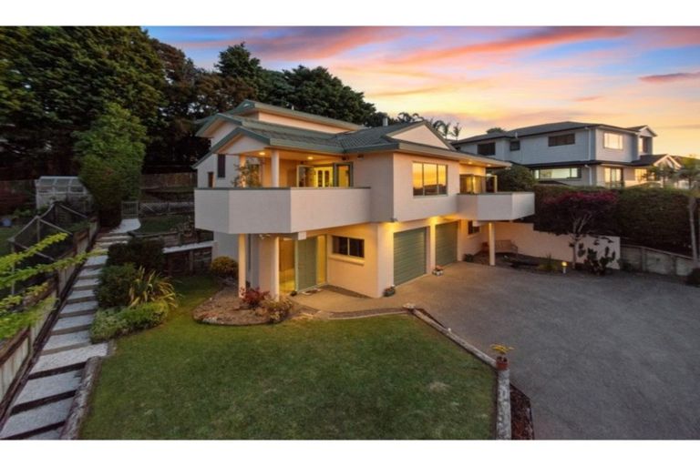 Photo of property in 26 Silkwood Grove, Totara Heights, Auckland, 2105