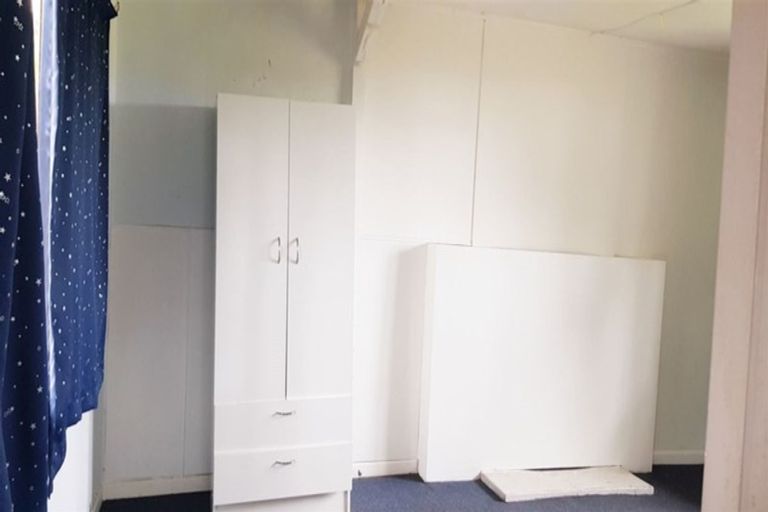 Photo of property in 44 Chamberlain Road, Massey, Auckland, 0614